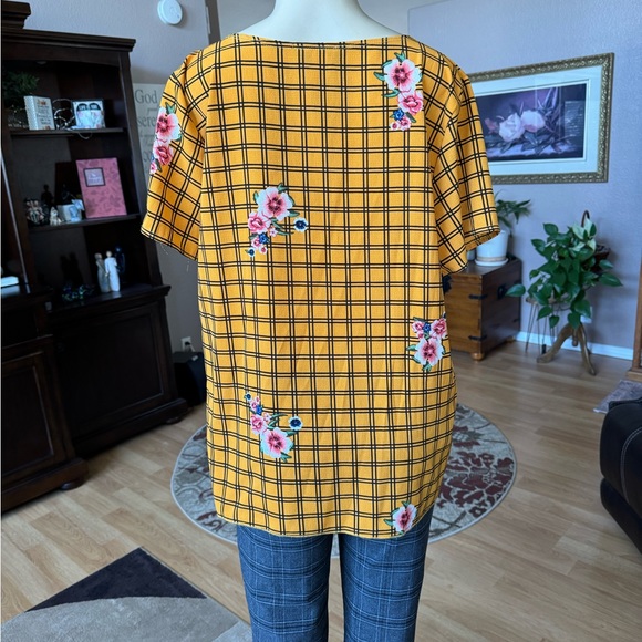 Elizabeth multicolored short sleeve blouse-size XL - Picture 2 of 9